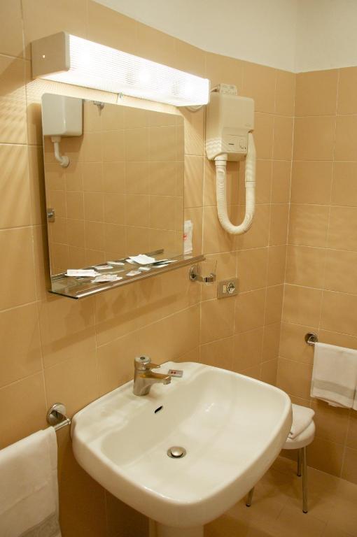 Hotel Milano Pistoia Exterior photo