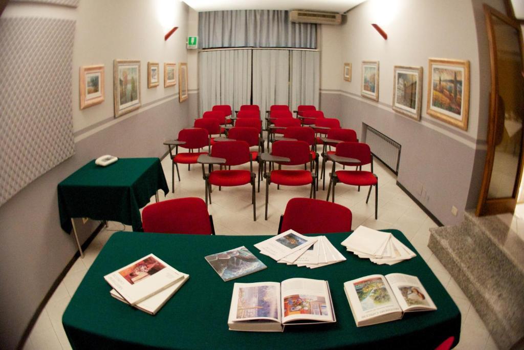 Hotel Milano Pistoia Exterior photo